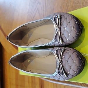 Easy Spirit Size 7 Gold Flat